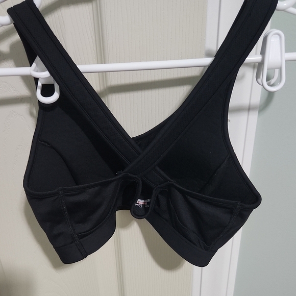 Under Armour Women's Black Cross-Back Sports Bra - Picture 2 of 2